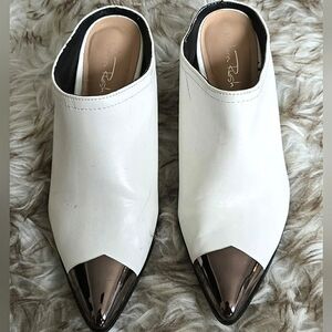 MODERN RUSH ‘Paulina White' Mules Pointed CAP TOE Metallic Silver Size 9🌴
